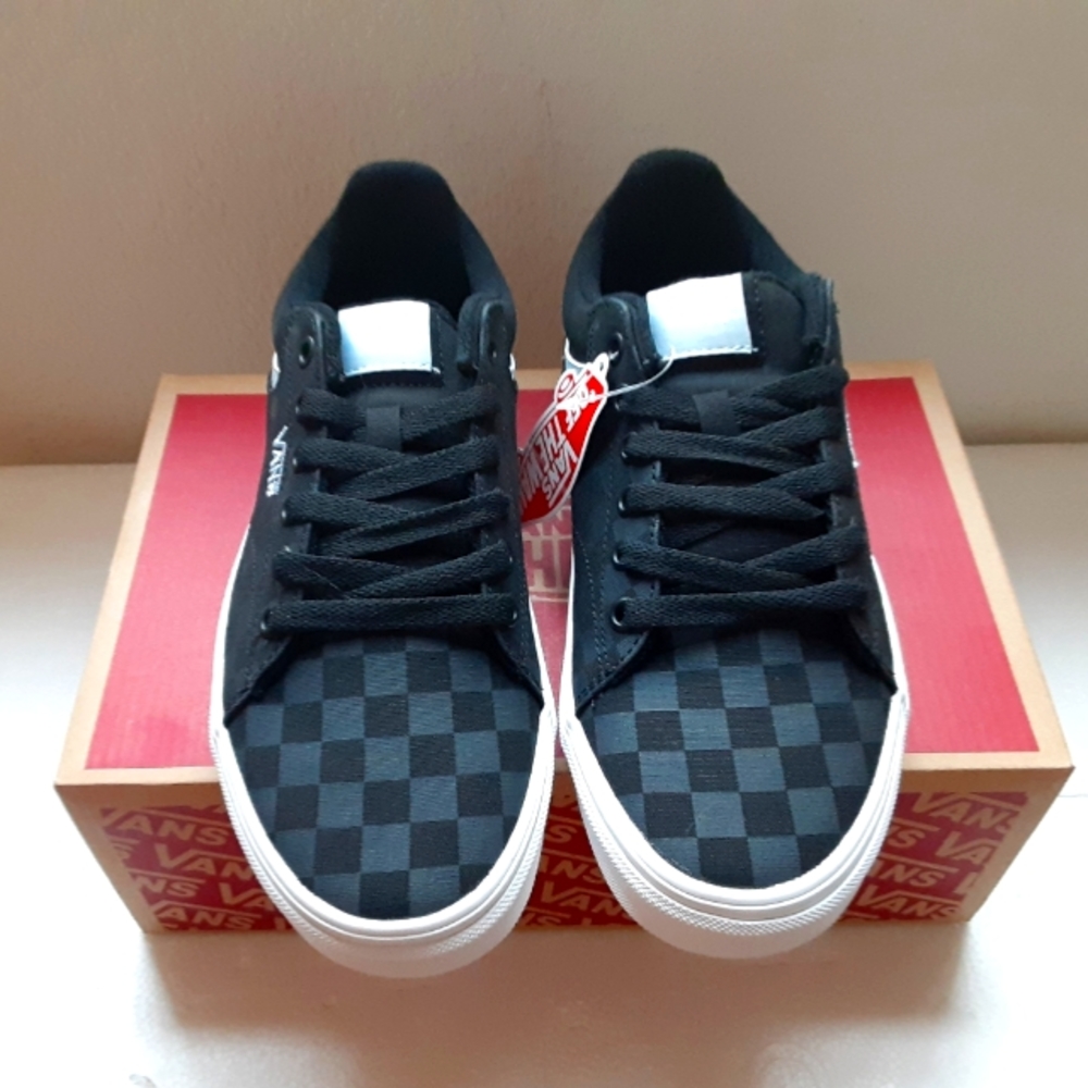 Vans - Picture 2 of 4